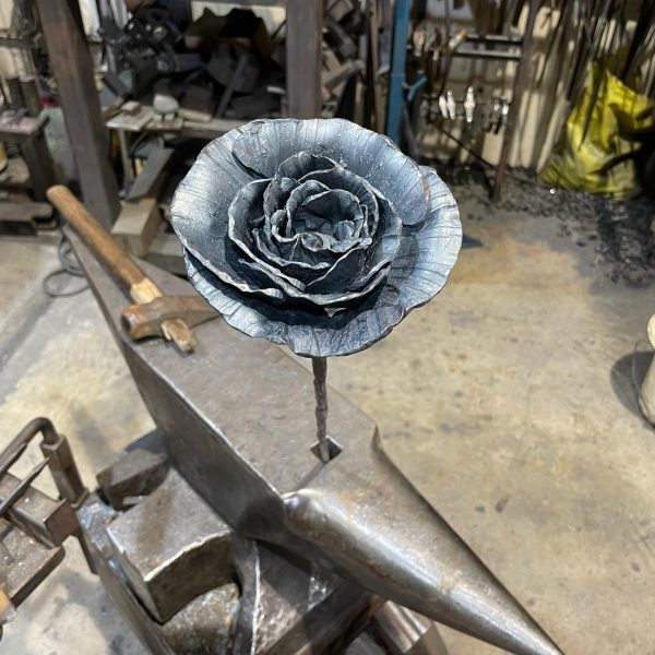 Sculpture de fleur en métal