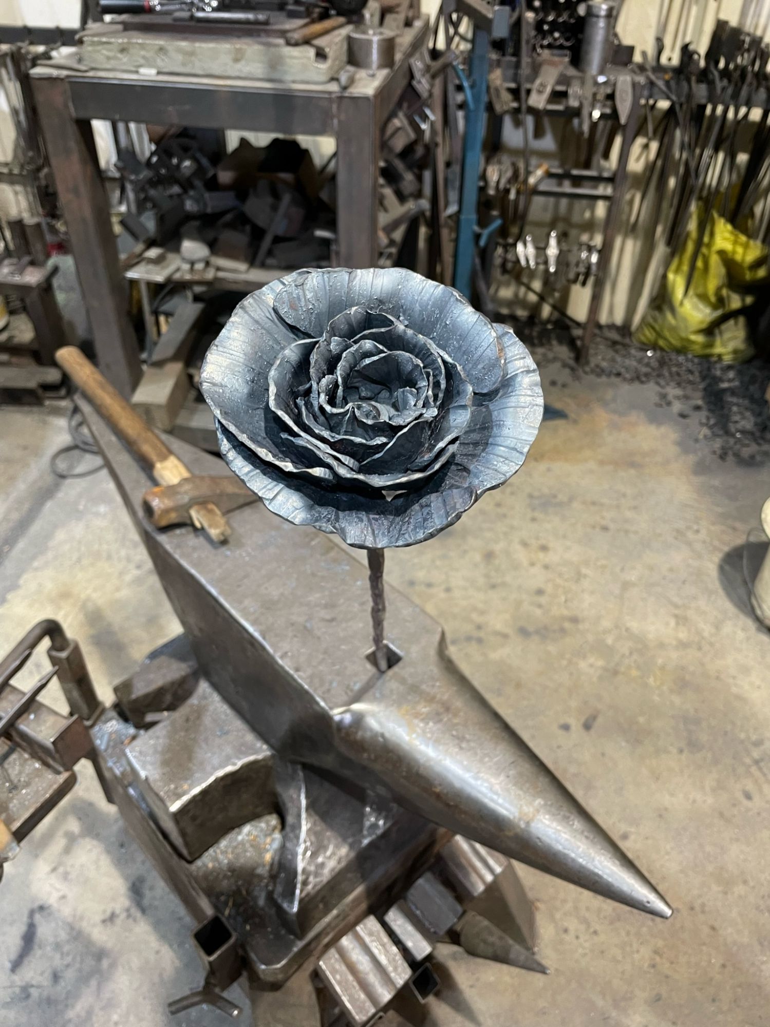 Sculptures et déco - Rose avec pétales ouverts en fer forgé